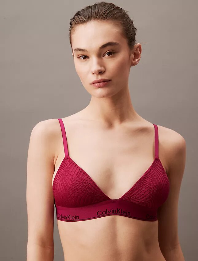 Modern Dantelli Hafif Astarlı Üçgen Bralette Modern Dantelli Hafif Astarlı Üçgen Bralette
