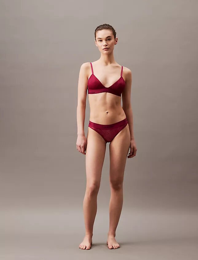 Modern Dantelli Hafif Astarlı Üçgen Bralette Modern Dantelli Hafif Astarlı Üçgen Bralette