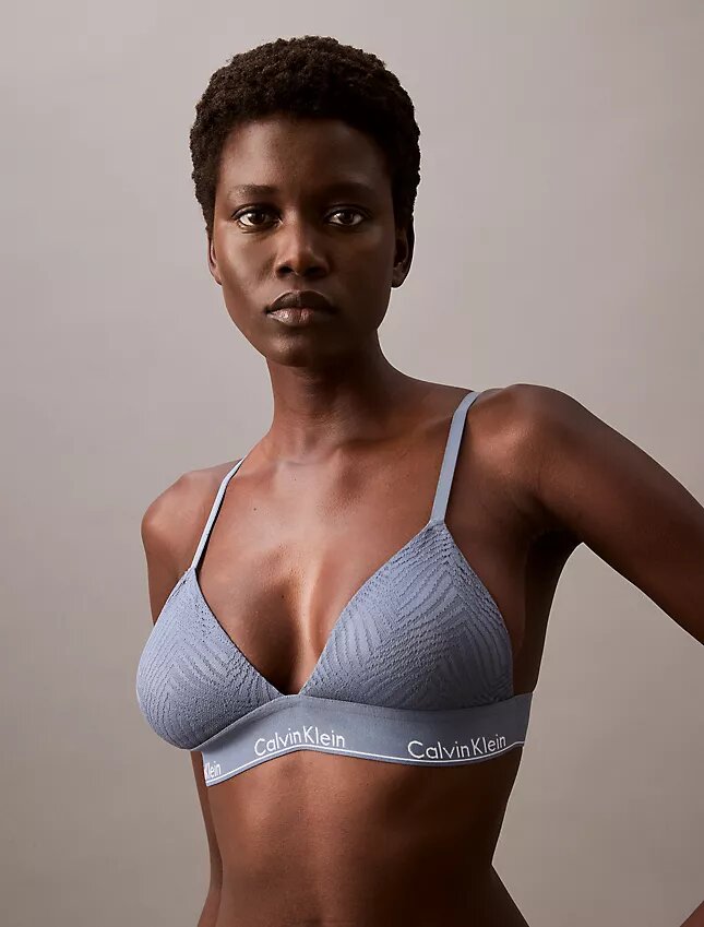 Modern Dantelli Hafif Astarlı Üçgen Bralette Modern Dantelli Hafif Astarlı Üçgen Bralette
