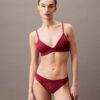 Modern Dantelli Hafif Astarlı Üçgen Bralette Modern Dantelli Hafif Astarlı Üçgen Bralette