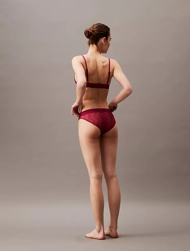 Modern Dantelli Hafif Astarlı Üçgen Bralette Modern Dantelli Hafif Astarlı Üçgen Bralette