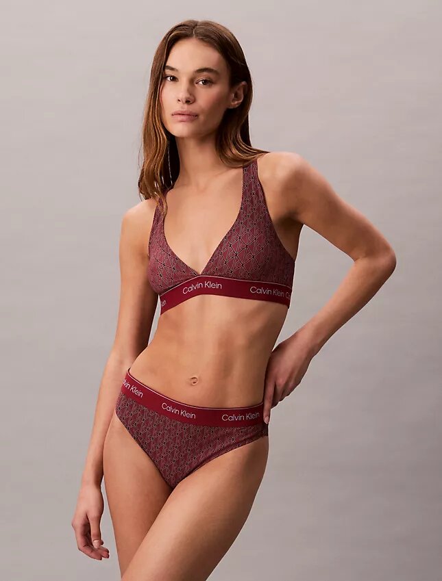 Modern Logo Yüzme Racerback Üçgen Bikini Üstü Modern Logo Yüzme Racerback Üçgen Bikini Üstü