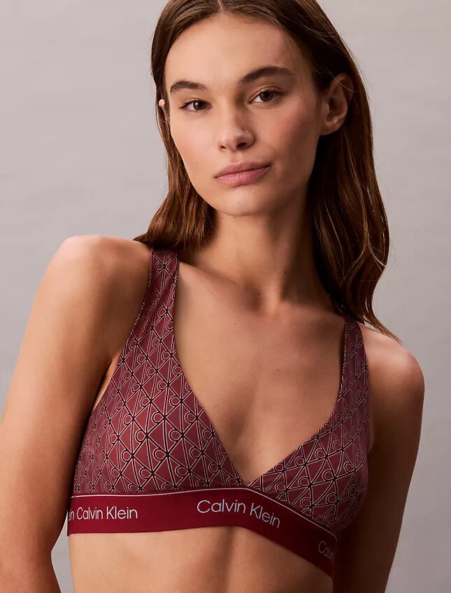 Modern Logo Yüzme Racerback Üçgen Bikini Üstü Modern Logo Yüzme Racerback Üçgen Bikini Üstü