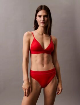 Modern Logolu Üçgen Bikini Üstü Modern Logolu Üçgen Bikini Üstü