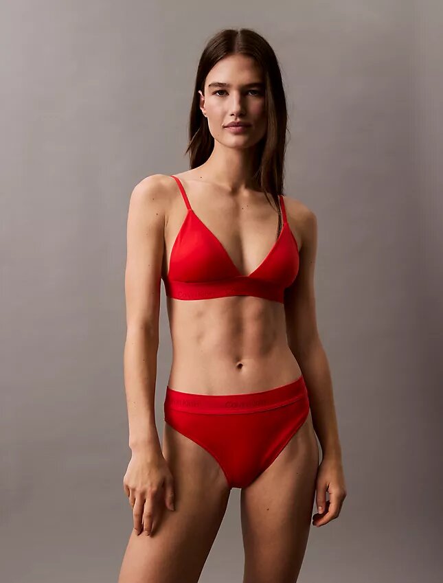 Modern Logolu Üçgen Bikini Üstü Modern Logolu Üçgen Bikini Üstü