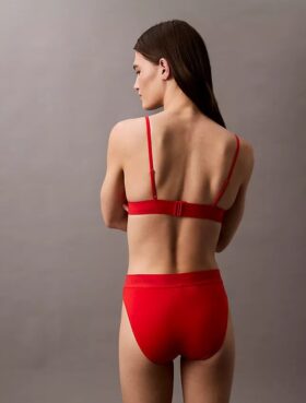Modern Logolu Üçgen Bikini Üstü Modern Logolu Üçgen Bikini Üstü