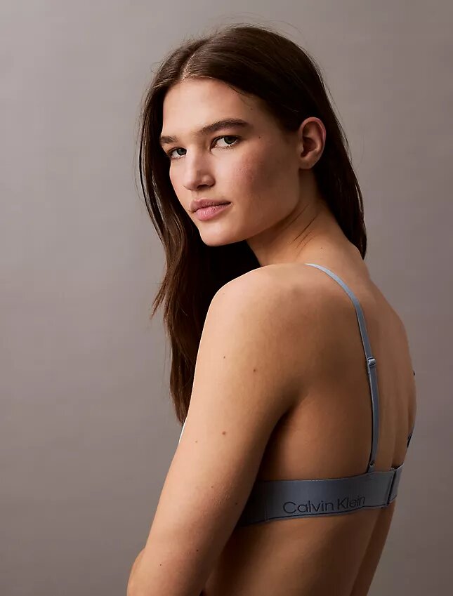 Modern Logolu Üçgen Bikini Üstü Modern Logolu Üçgen Bikini Üstü