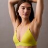 Modern Logolu Üçgen Bikini Üstü Modern Logolu Üçgen Bikini Üstü