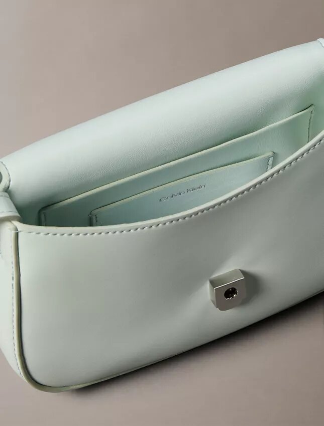 Monogram Kapaklı Kamera Çantası Monogram Kapaklı Kamera Çantası
