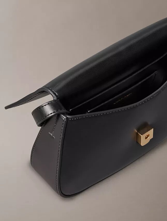 Monogram Kapaklı Kamera Çantası Monogram Kapaklı Kamera Çantası