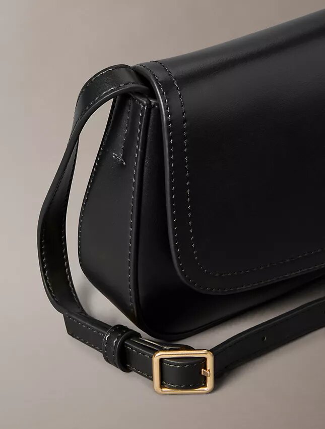 Monogram Kapaklı Kamera Çantası Monogram Kapaklı Kamera Çantası