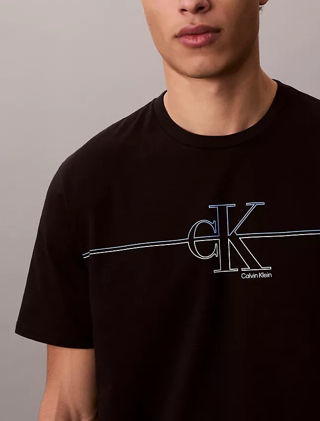 Monogram Line Grafik Klasik Tişört Monogram Line Grafik Klasik Tişört