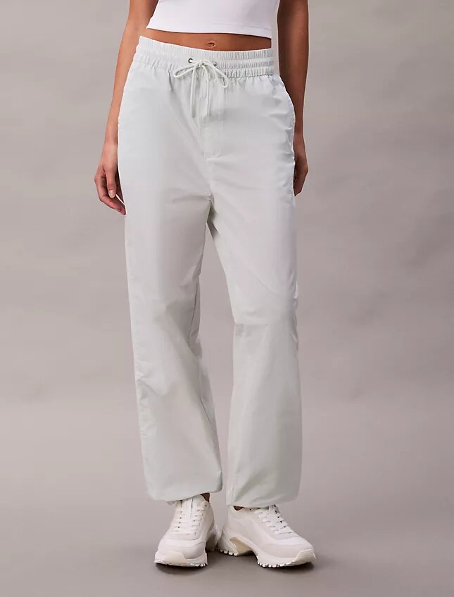 Monogram Logo Grafikli Çekip Giyilen Jogger Pantolon Monogram Logo Grafikli Çekip Giyilen Jogger Pantolon