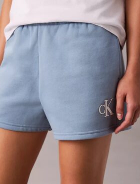Monogramlı Polar Çekip Giyilen Şort Monogramlı Polar Çekip Giyilen Şort