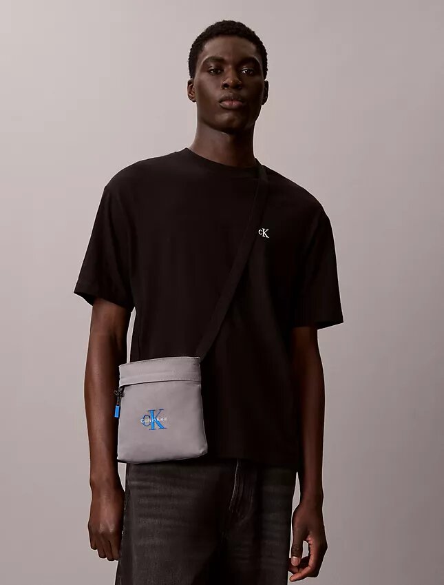 Naylon Monologo Flatpack Naylon Monologo Flatpack