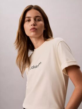 Standart Logo Boxy Fit Bisiklet Yaka Tişört Standart Logo Boxy Fit Bisiklet Yaka Tişört