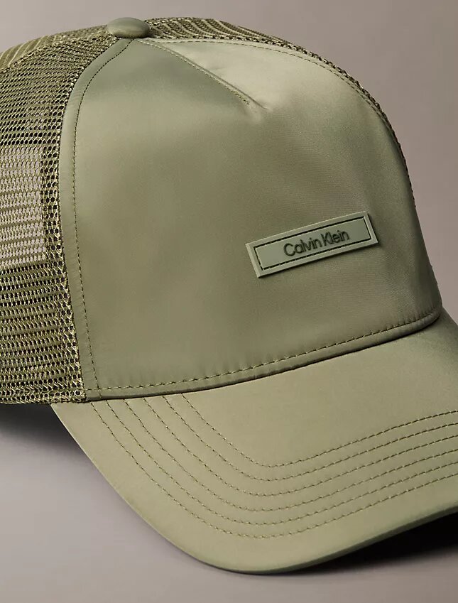 Standart Logolu Trucker Beyzbol Şapkası Standart Logolu Trucker Beyzbol Şapkası