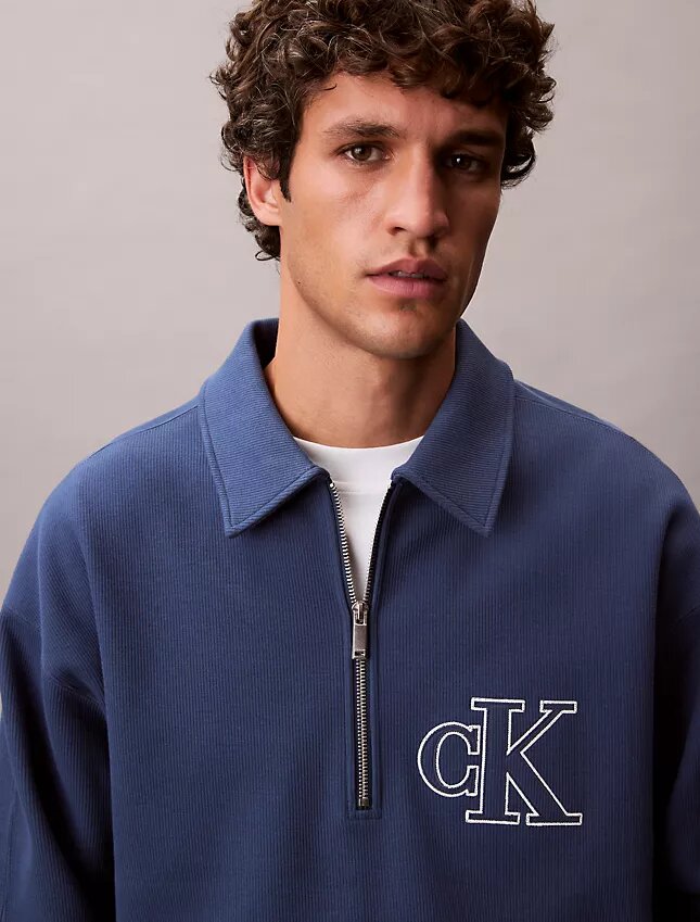 Varsity Monogram Logolu Çeyrek Fermuarlı Sweatshirt Varsity Monogram Logolu Çeyrek Fermuarlı Sweatshirt