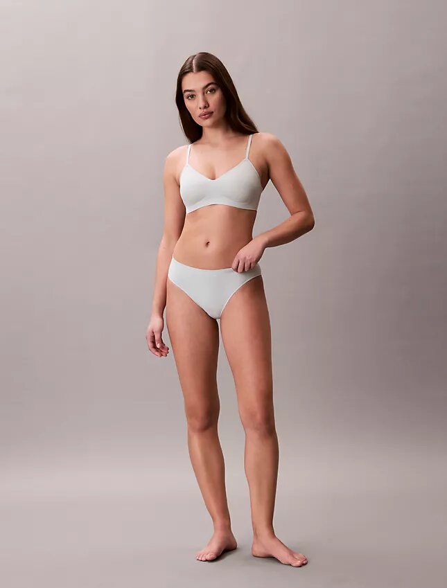 Yapıştırılmış Esnek Bikini Yapıştırılmış Esnek Bikini
