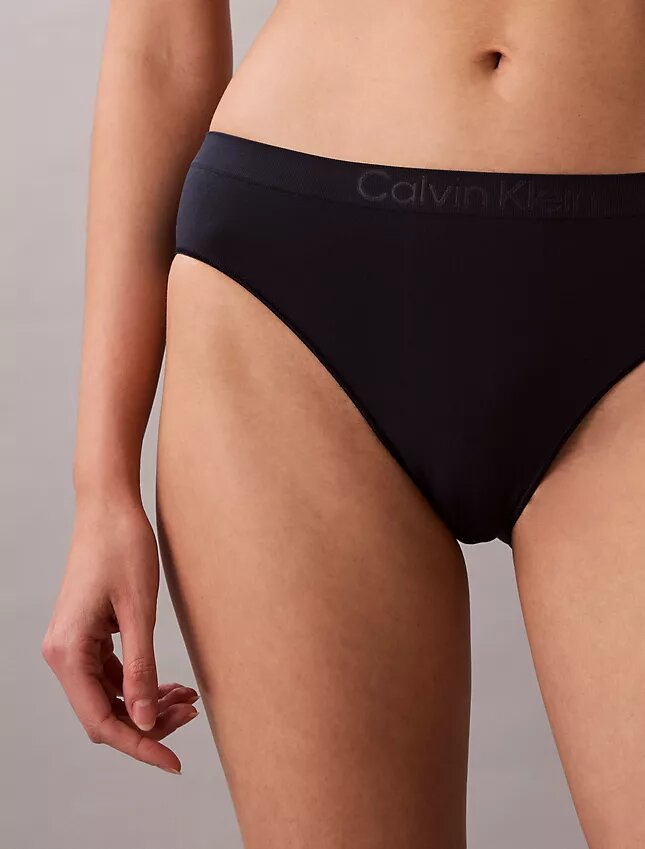 Yapıştırılmış Esnek Bikini Yapıştırılmış Esnek Bikini