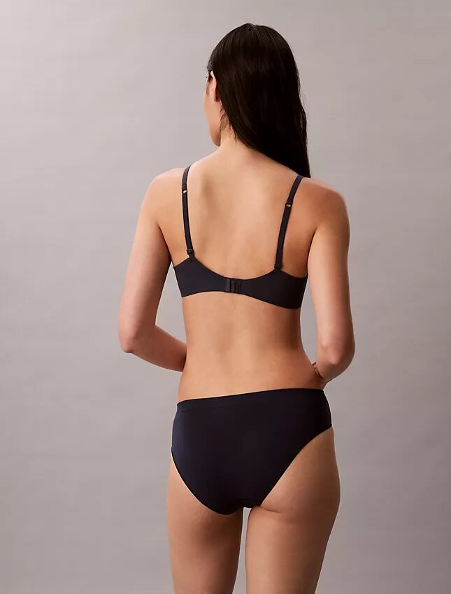 Yapıştırılmış Esnek Bikini Yapıştırılmış Esnek Bikini