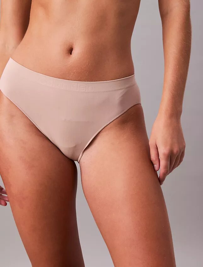 Yapıştırılmış Esnek Bikini Yapıştırılmış Esnek Bikini