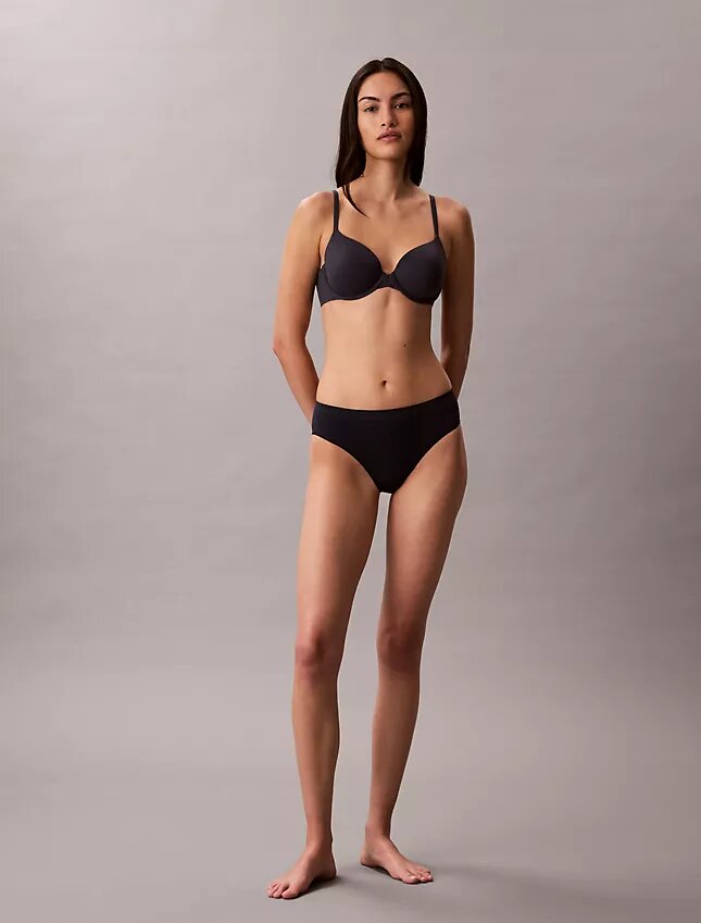 Yapıştırılmış Esnek Bikini Yapıştırılmış Esnek Bikini