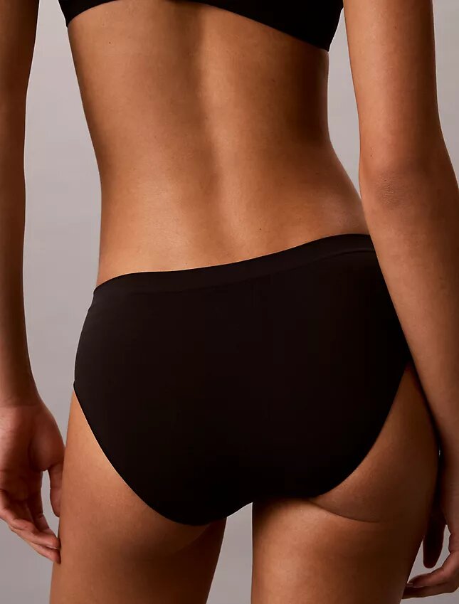 Yapıştırılmış Esnek Bikini Yapıştırılmış Esnek Bikini