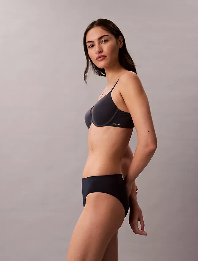 Yapıştırılmış Esnek Bikini Yapıştırılmış Esnek Bikini