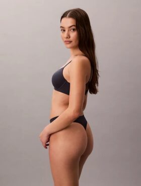 Yapıştırılmış Esnek Thong