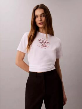 Yazı Tipi Logo Grafikli Klasik Tişört Yazı Tipi Logo Grafikli Klasik Tişört