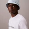 Yıkanmış Denim İşlemeli Logo Kova Şapka Yıkanmış Denim İşlemeli Logo Kova Şapka