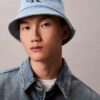 Yıkanmış Denim İşlemeli Logo Kova Şapka Yıkanmış Denim İşlemeli Logo Kova Şapka