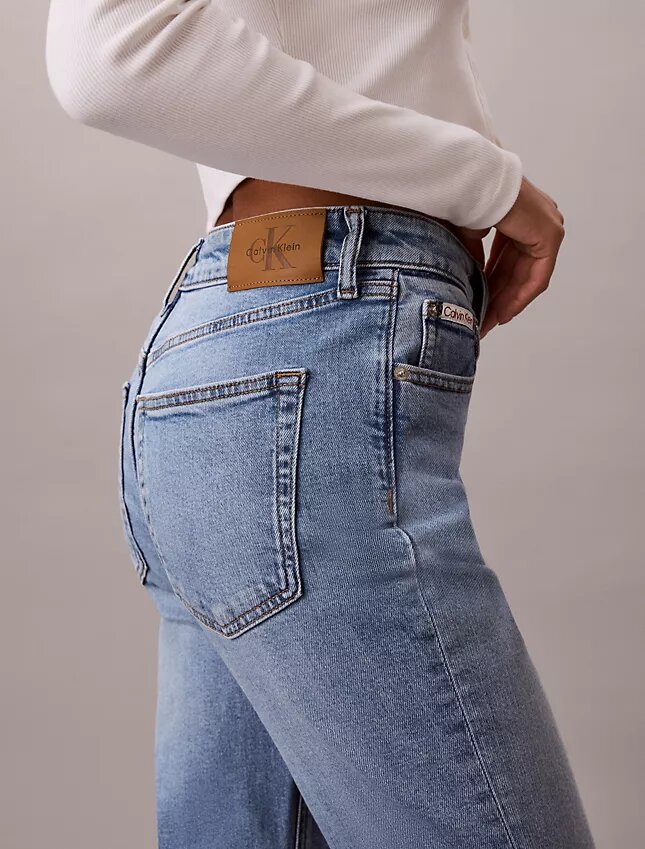 Yüksek Bel Kısaltılmış Geniş Paça Jean Yüksek Bel Kısaltılmış Geniş Paça Jean